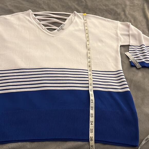 Heart N Crush White & Blue Lightweight Sweater Womans Size Large - Picture 8 of 8